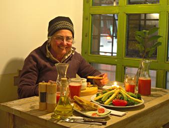 Machu Picchu Cusco Dona Eating