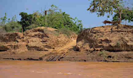 Kirindy Tsiribihina Ferry