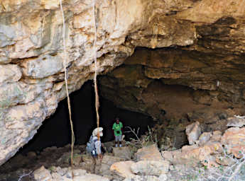 Tsianampetsoa Cave Gary Lova