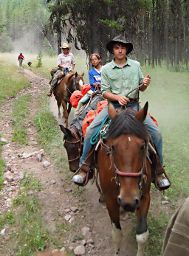 Dona, Max, Andrea, Adin and Zia on the trail