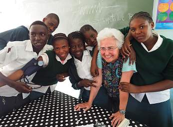 Ponhofi Bio Lab Dona Students Posing