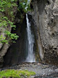 Arusha NP Tululusia Waterfall